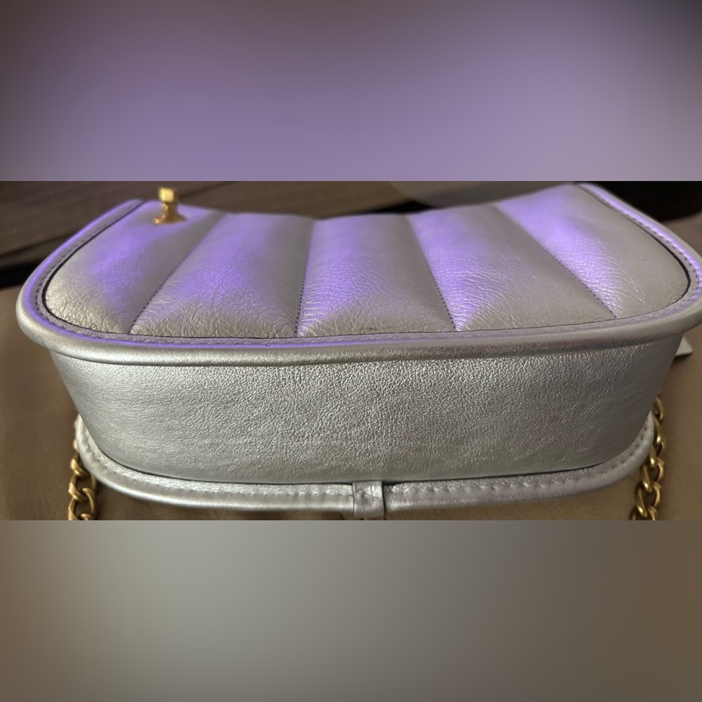 NWOT Coach Metallic Silver Quilted  Small Clutch - Picture 7 of 7